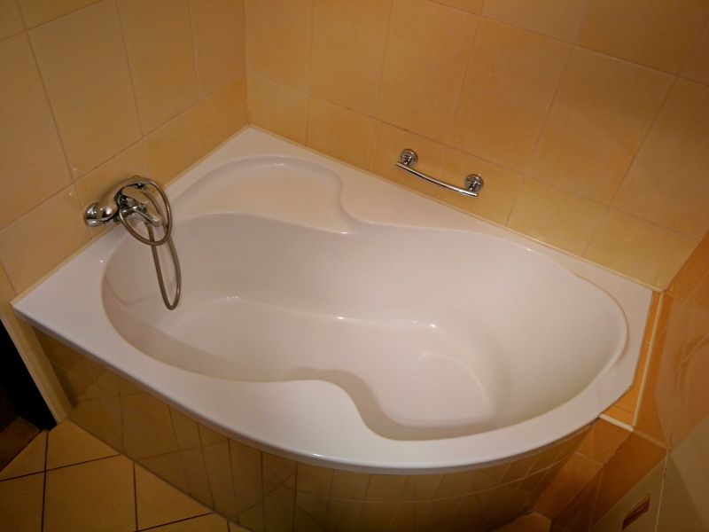 Elegant Corner Bathtub